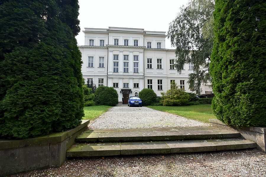 Wynajem sal, pomieszczeń biurowych, holu wejściowego oraz ogrodu,