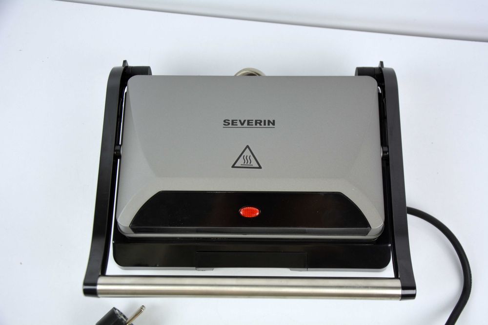 Kontaktowy grill elektryczny Severin KG2394 czarny 800 W panini