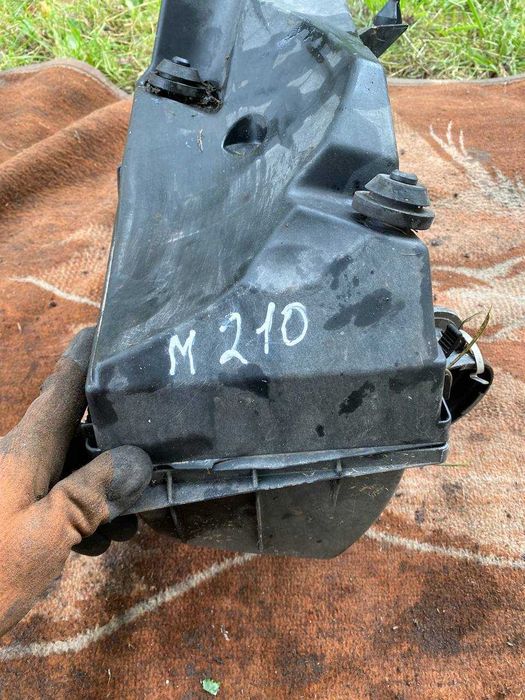 Корпус повітряного фільтра Mercedes-Benz W210 A6040940504 A6040940604