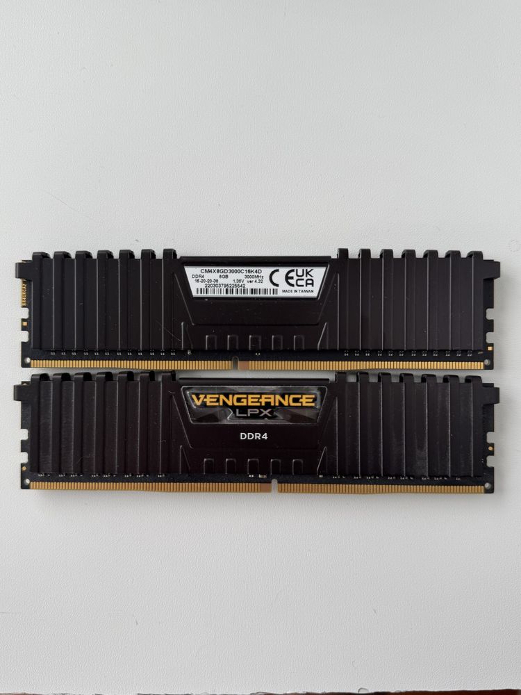 оперативная память Corsair Vengeance LPX DDR4 16GB (2*8)