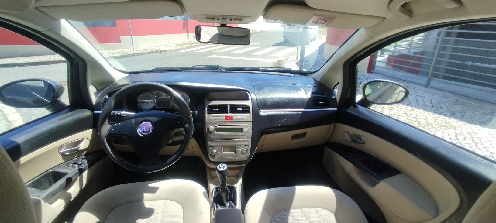 Fiat linea 1.3 multijet emotion impecável no geral