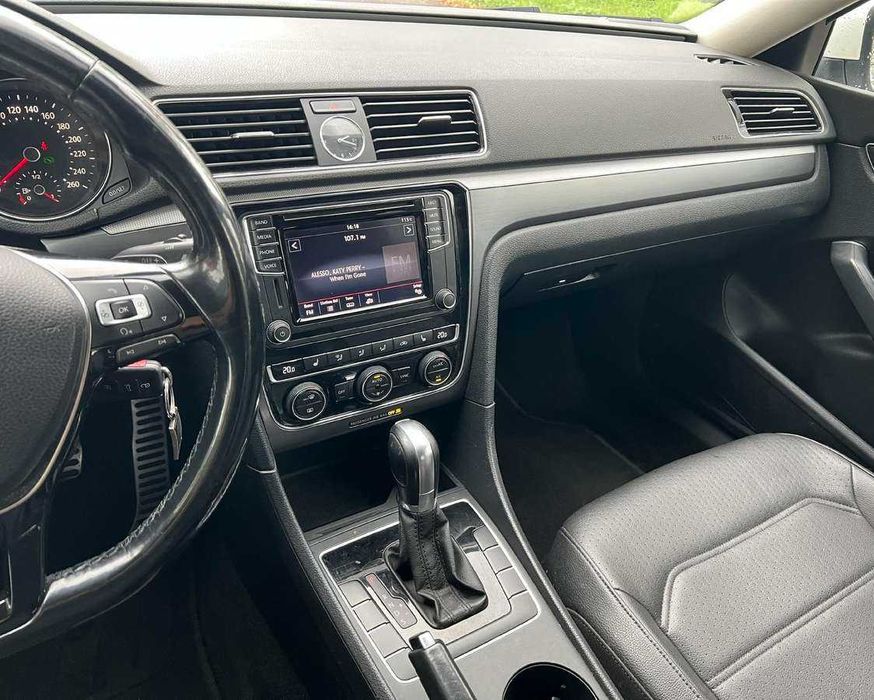 Volkswagen Passat 2017 року