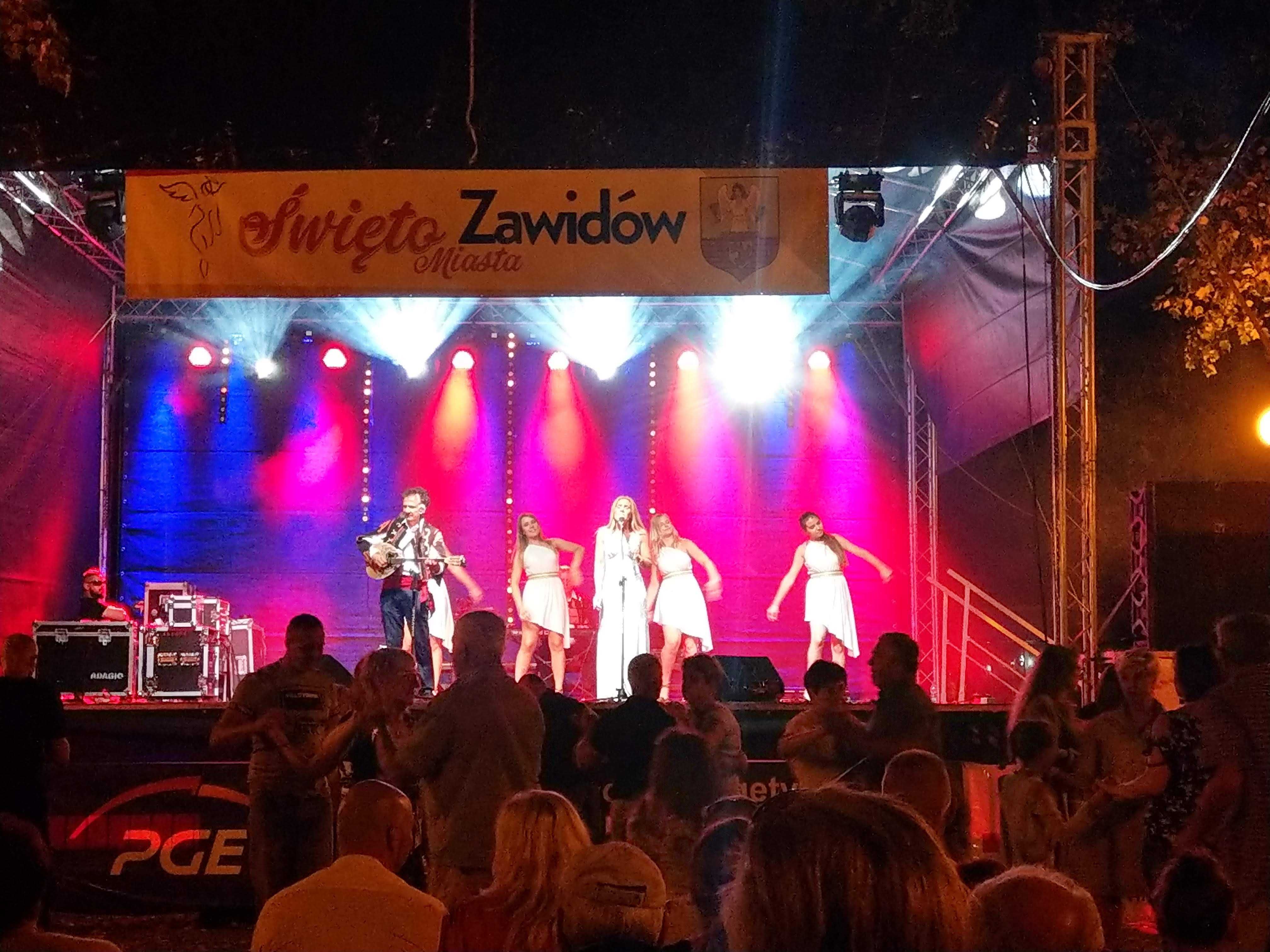 Scena kompletna 8m szerokość  x 8m długość x 7m wysokość