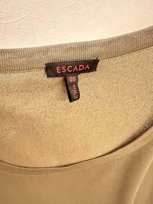 Стильна кофтинка бренду Escadа.