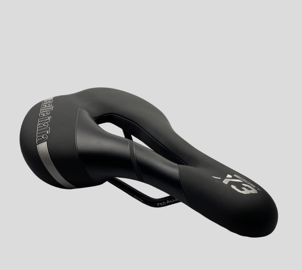 Selle Italia X3 BOOST, 155mm szerokie siodełko rowerowe Z OTWOREM