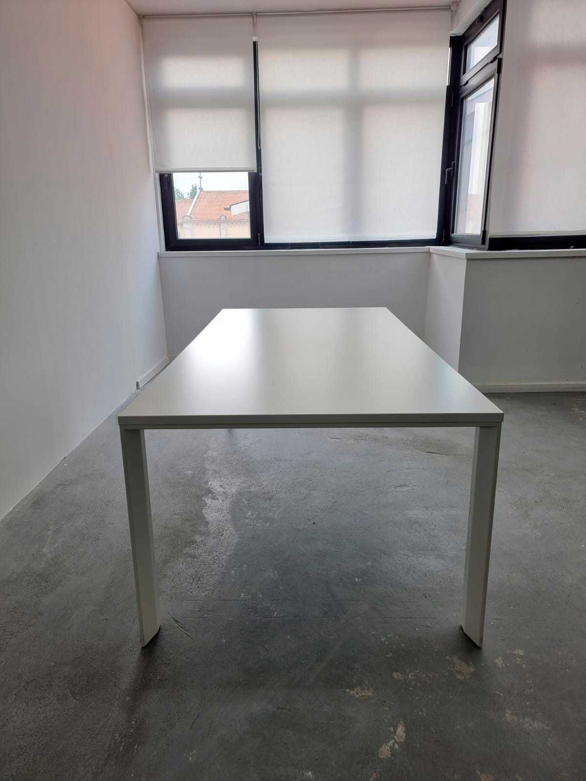 Secretária/ Mesa de Trabalho ou Reunião - Ótima qualidade- Bom estado