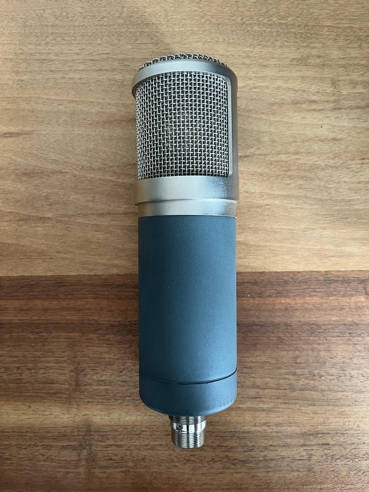 Mikrofon pojemnościowy Se Electronics z5600a Ii