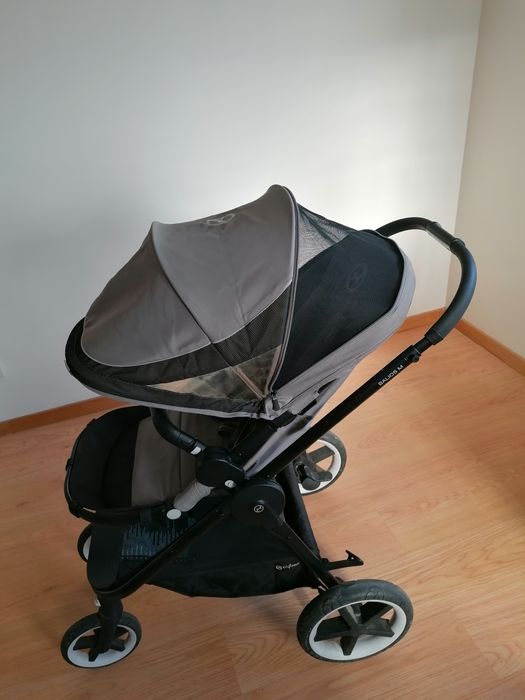 Carrinho de bebé e ovo cybex