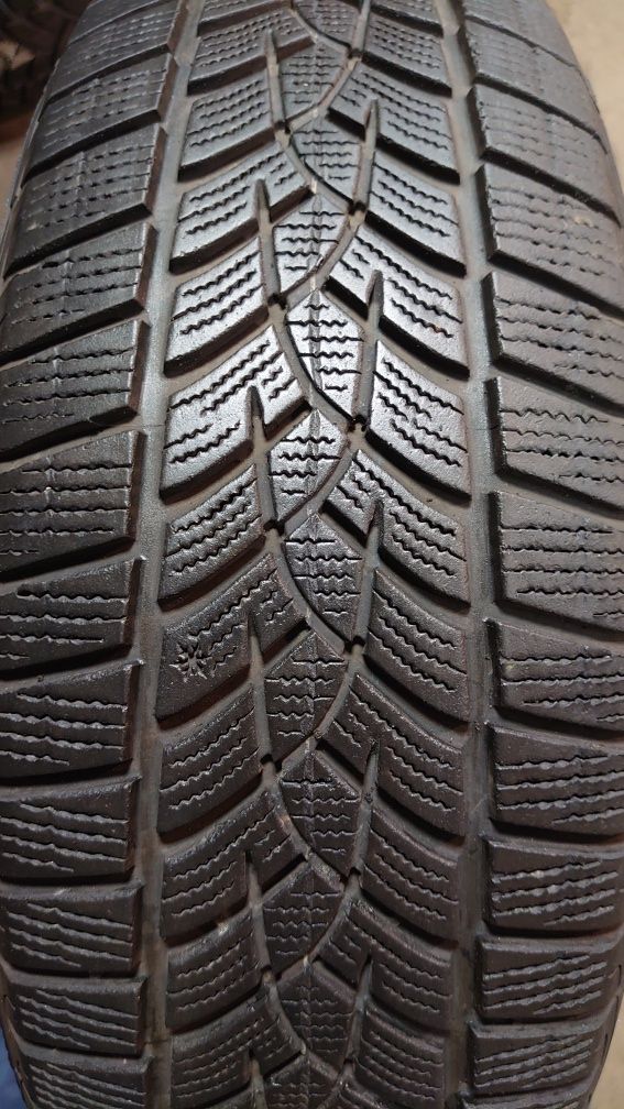 Пара зимних шин Goodyear Ultra Grip Performance Gen-1 SUV 215/65 r17