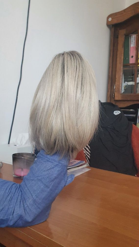 Peruka w kolorze blond