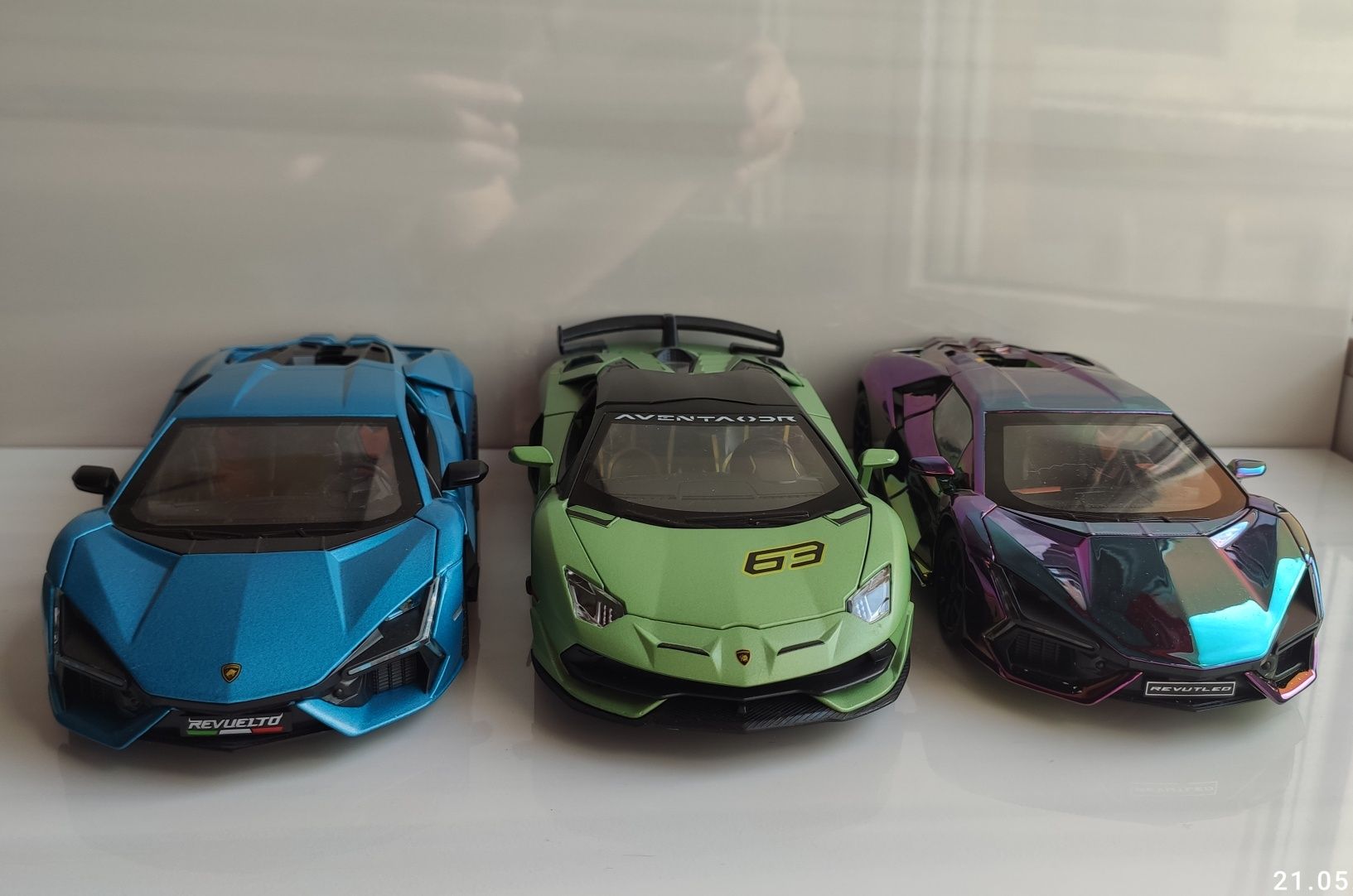 Масштабна модель Lamborghini Aventador Revuelto Sian Nissan GTR