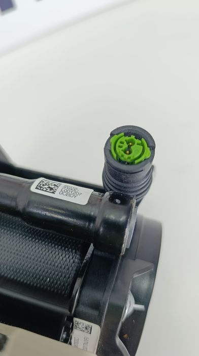 Ремінь безпеки правий передній пасажира Tesla Model 3 Highland