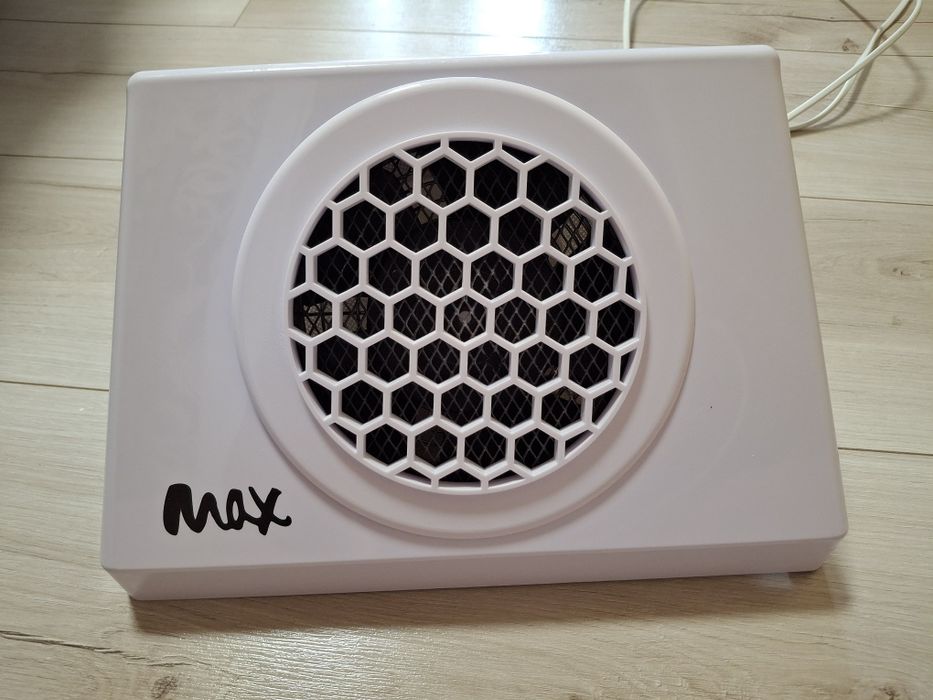 Продам маникюрную вытяжку состояние отличное!!!