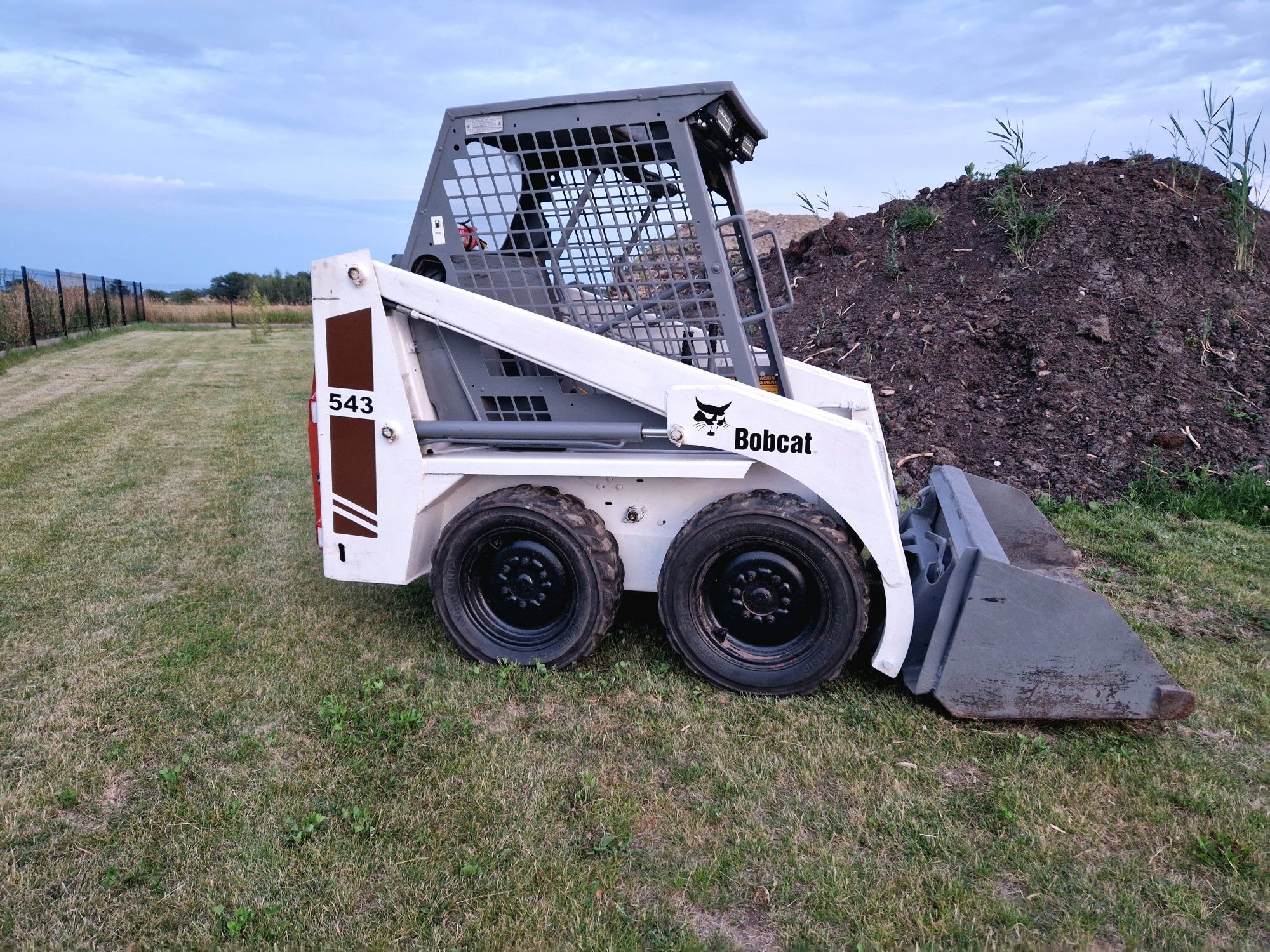 Miniładowarka Bobcat 543 Łyżka paleciak nowe opony