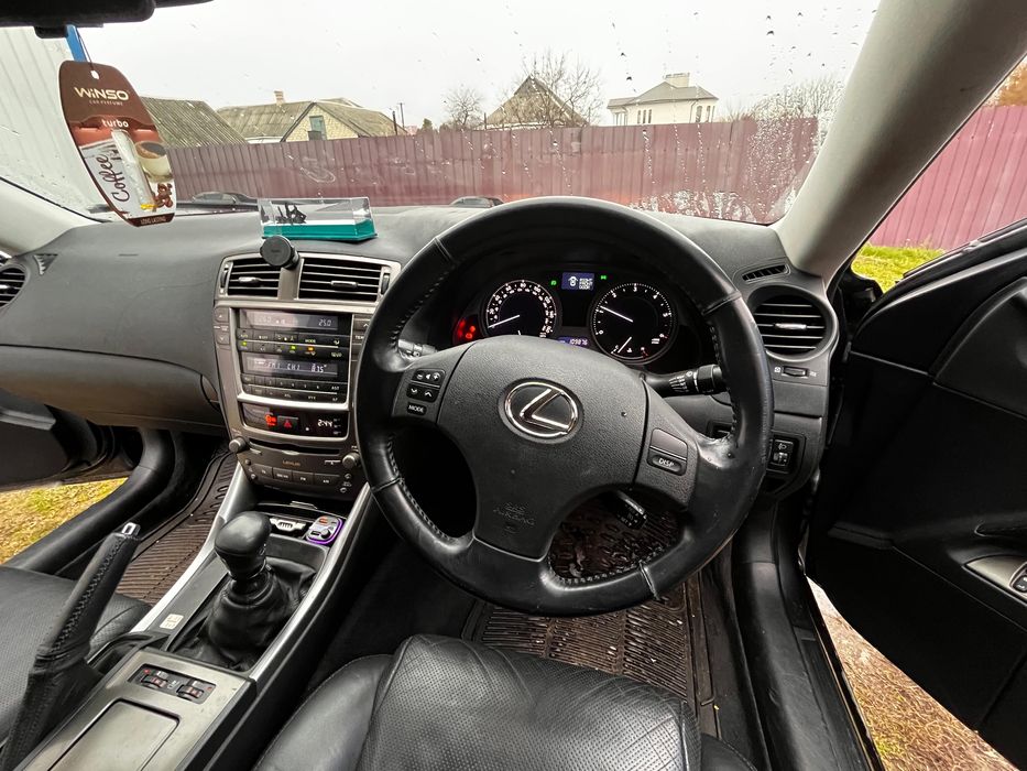 Lexus is 220D, срочно
