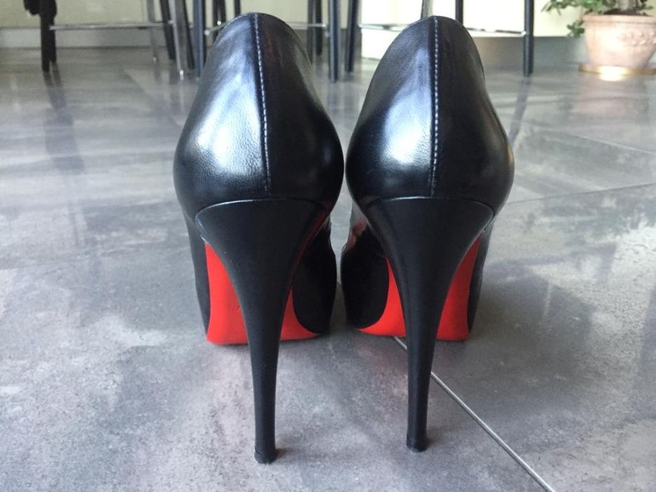 Klasyczne szpilki peep toe Christian Louboutin 39