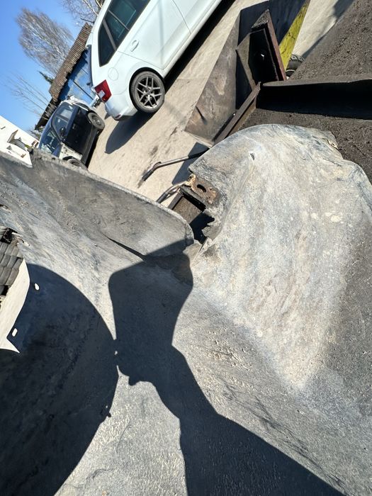 Nadkole Caddy III Przód prawe