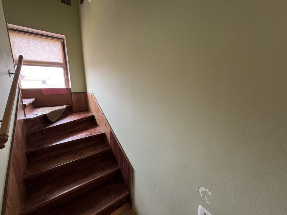 Продаж житлового будинку з землею