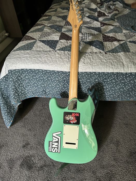 Поодам электрогитару