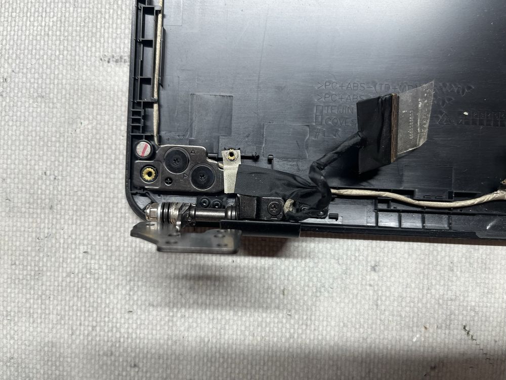 Klapa Ramka Zawiasy Asus R542U