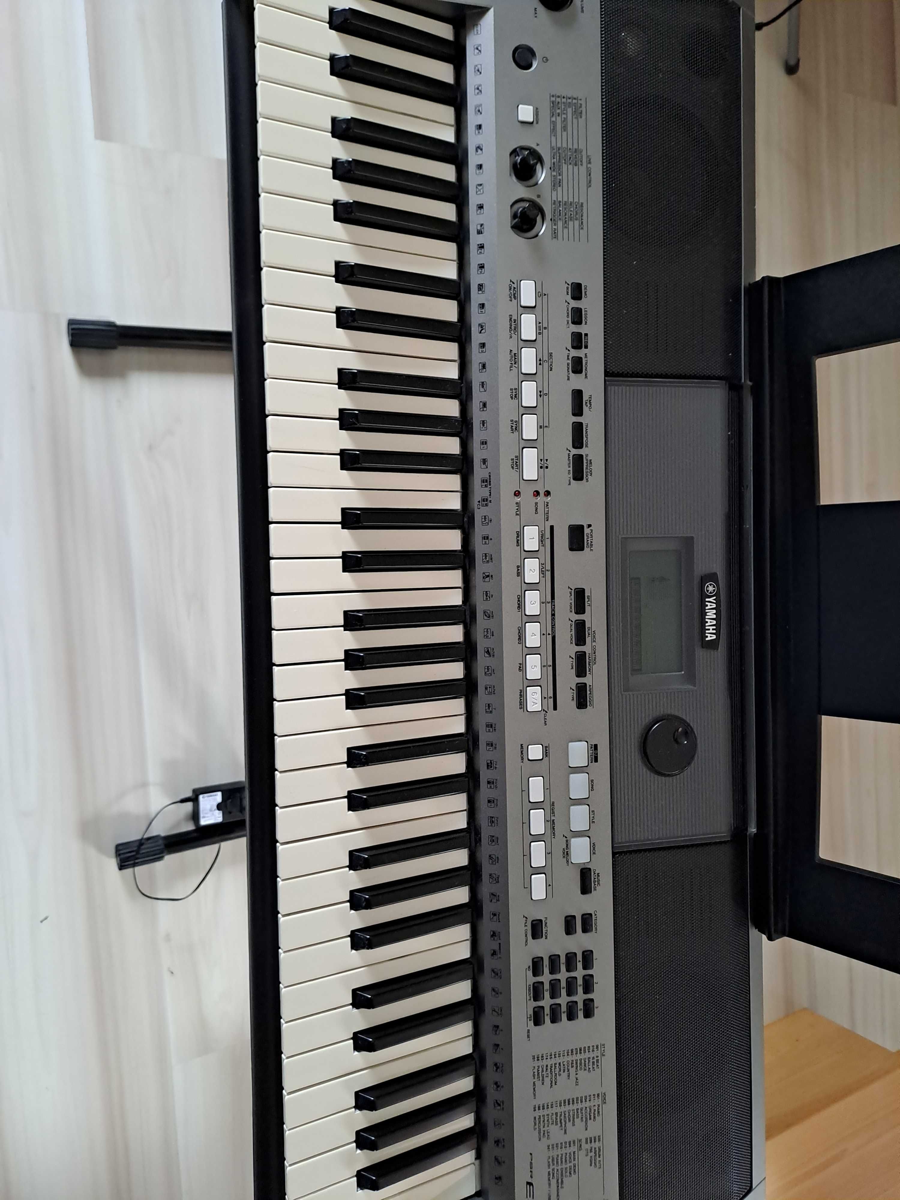 Keyboard yamaha prs E443