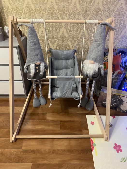 Дитяча гойдалка зі стійкою