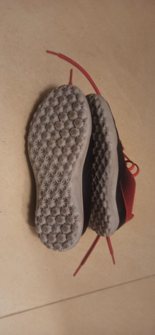 Buty turfy kipsta, r 32, stan bdb