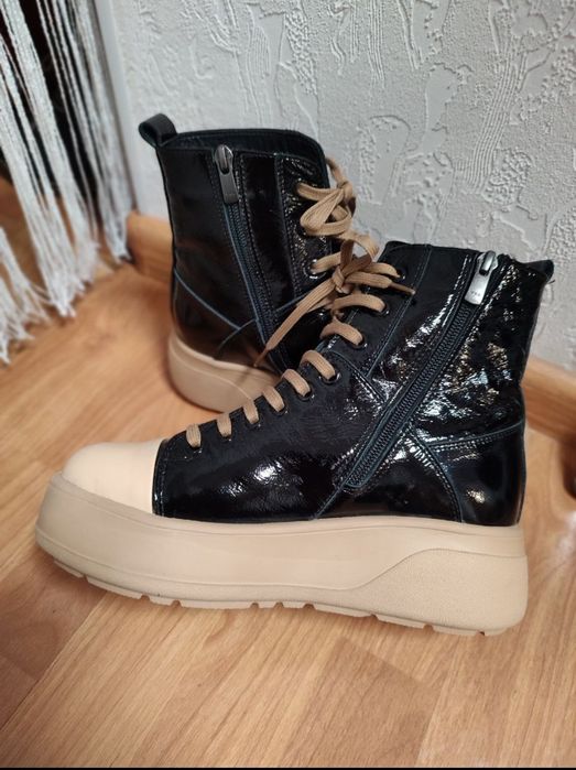 Нові теплі черевики Venezia