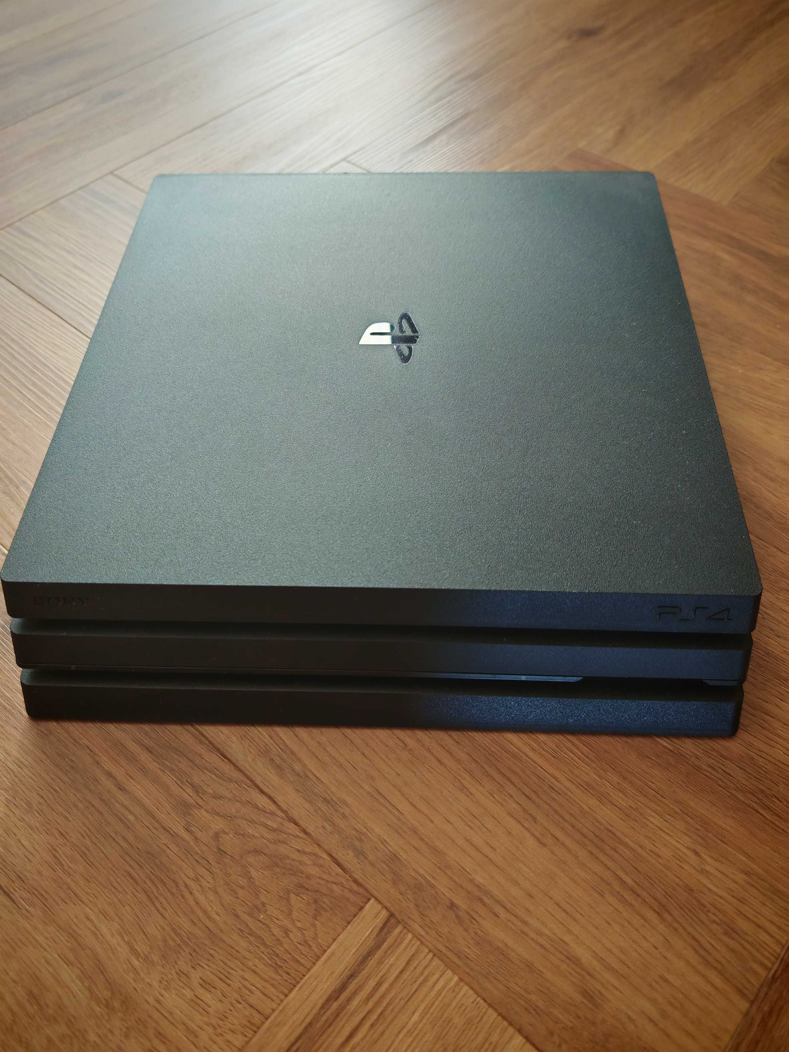 Konsola Sony PlayStation 4 pro (PS4 pro) + 6 gier + 2 pady