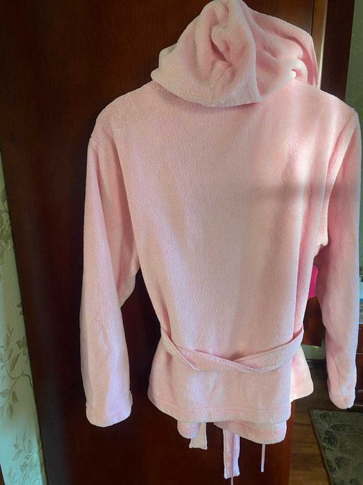 Ніжний рожевий короткий халат