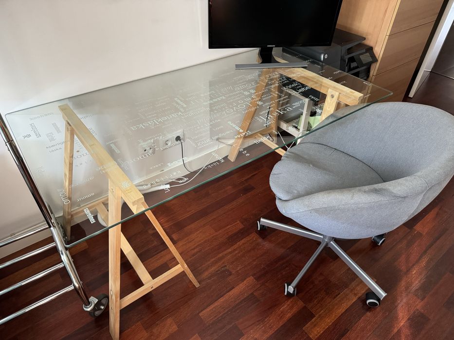 Secretaria tampo vidro (IKEA)