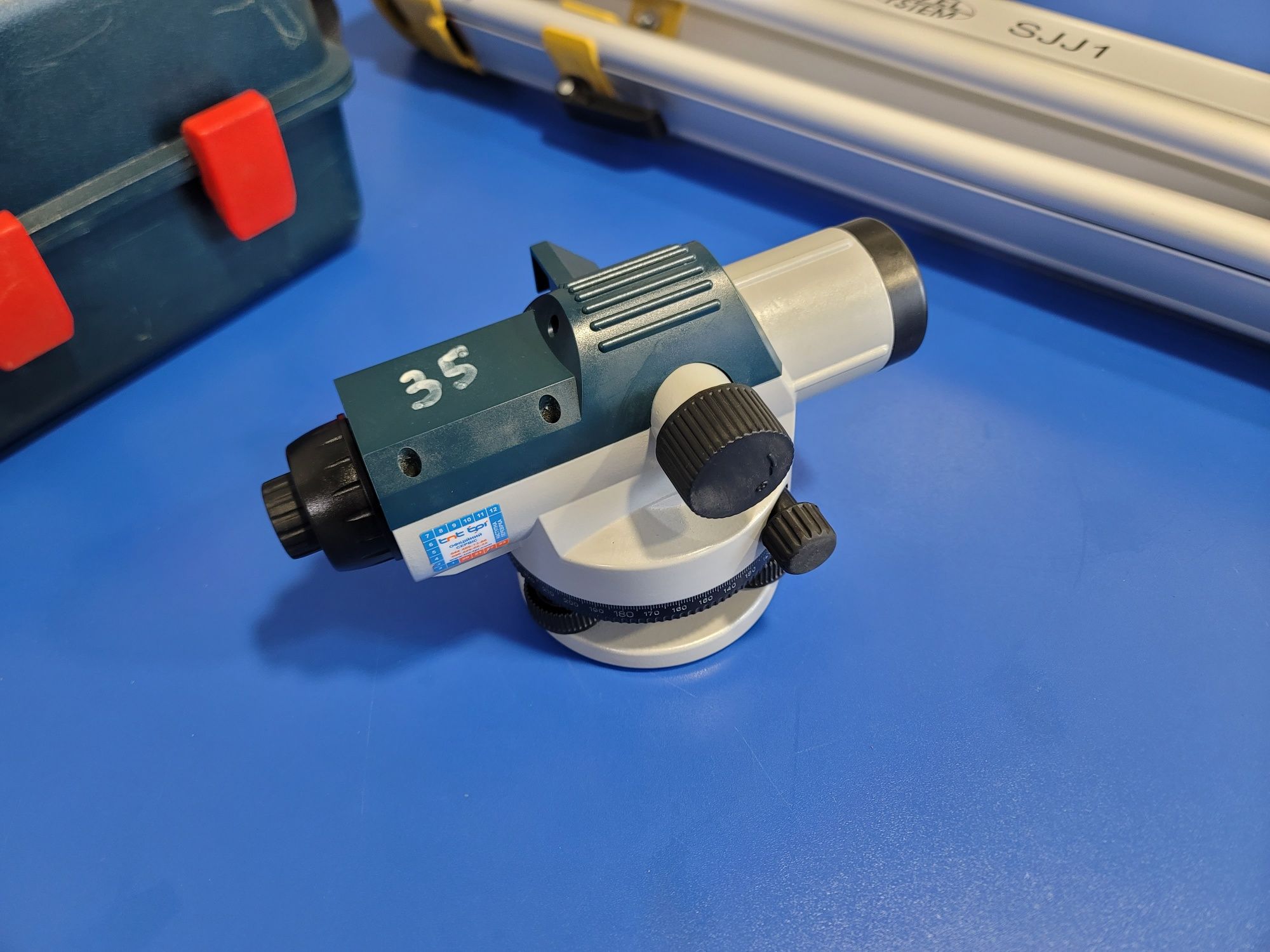 Оптический нивелир Bosch GOL20D + Штатив Nivel System SJJ1 Новый