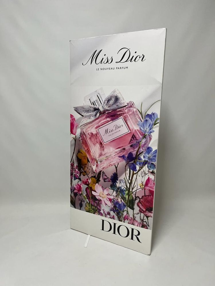 Grande mostruário dos perfumes Dior