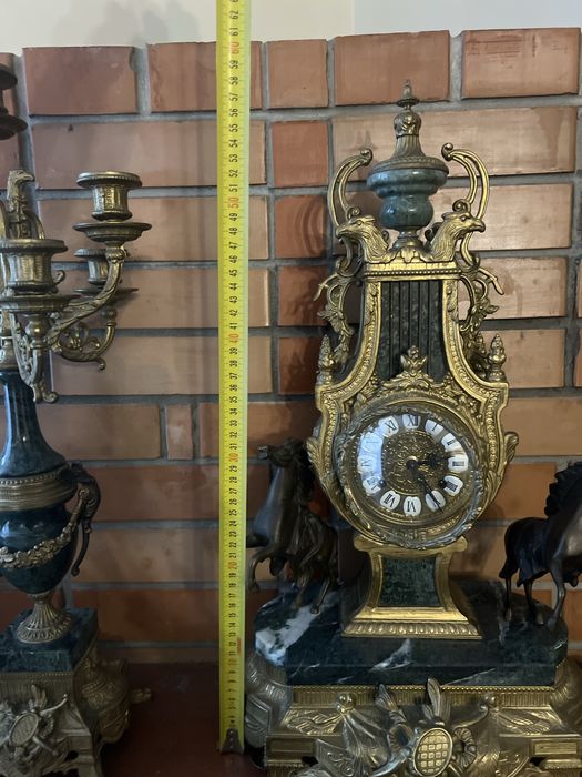 Камінний годинник з підсвічниками