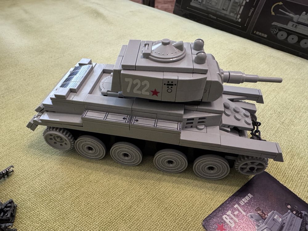 Конструктор танк BT-7 с человечками и оружием