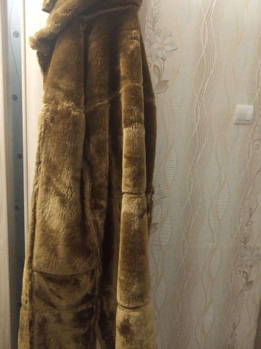 Дубленка женская 52 размер с капюшоном Длина 130 см. 550 грн.