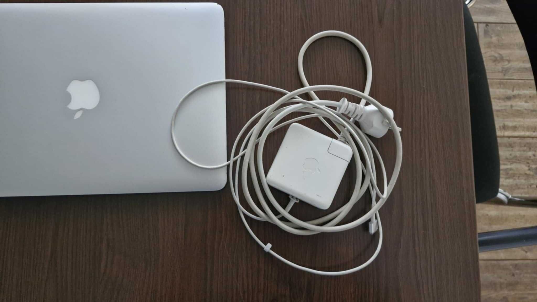 MacBook Air A1466 + zasilacz | 400 zł netto | Faktura VAT