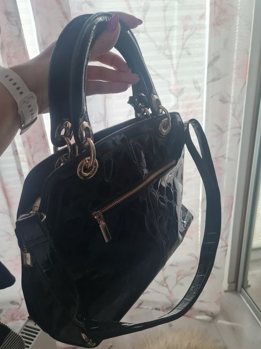 Czarna lakierowana torebka Kazar w bardzo dobrym stanie