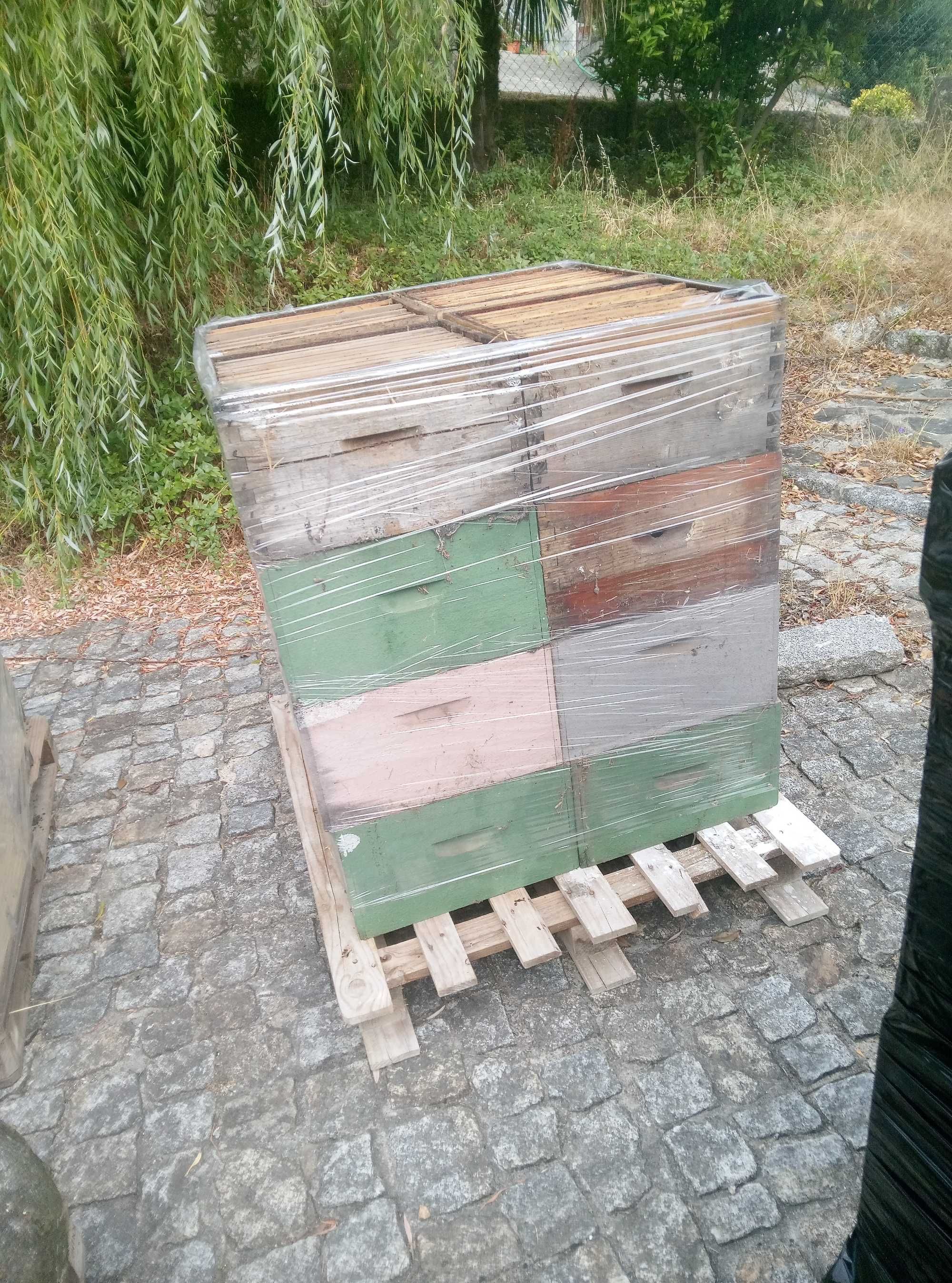Material de apicultura para desocupar...