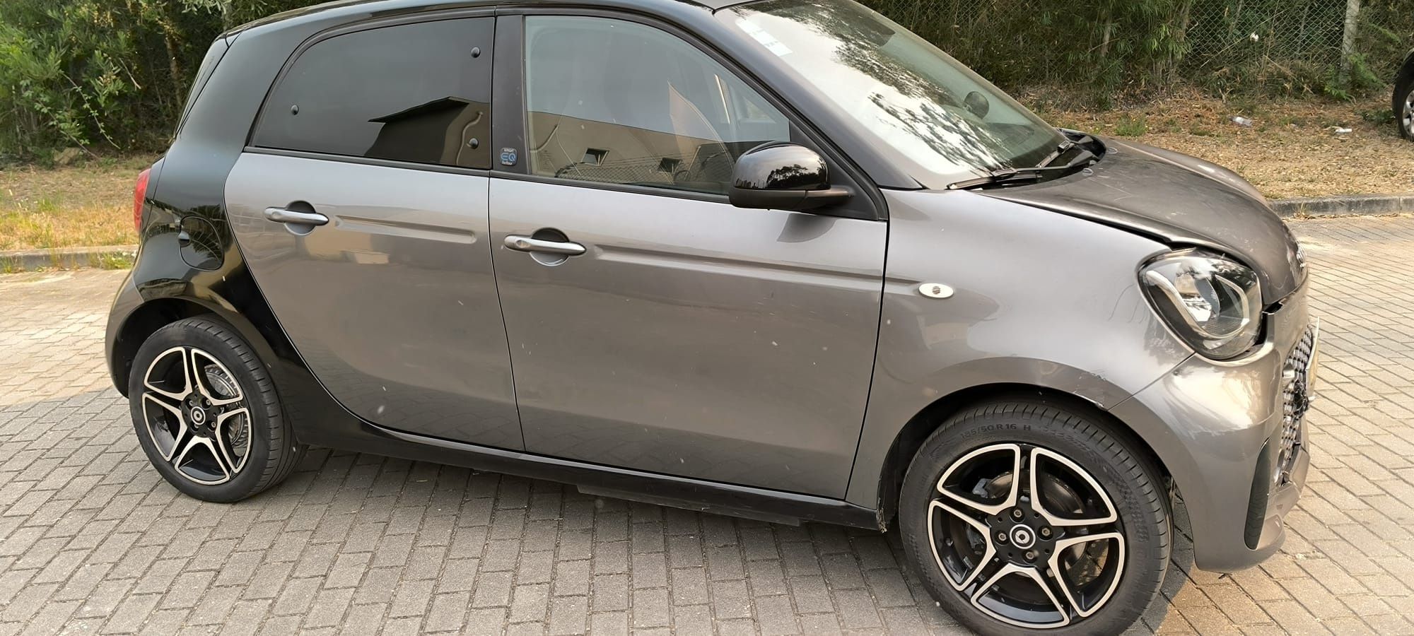 Smart Fourfour elétrico salvado