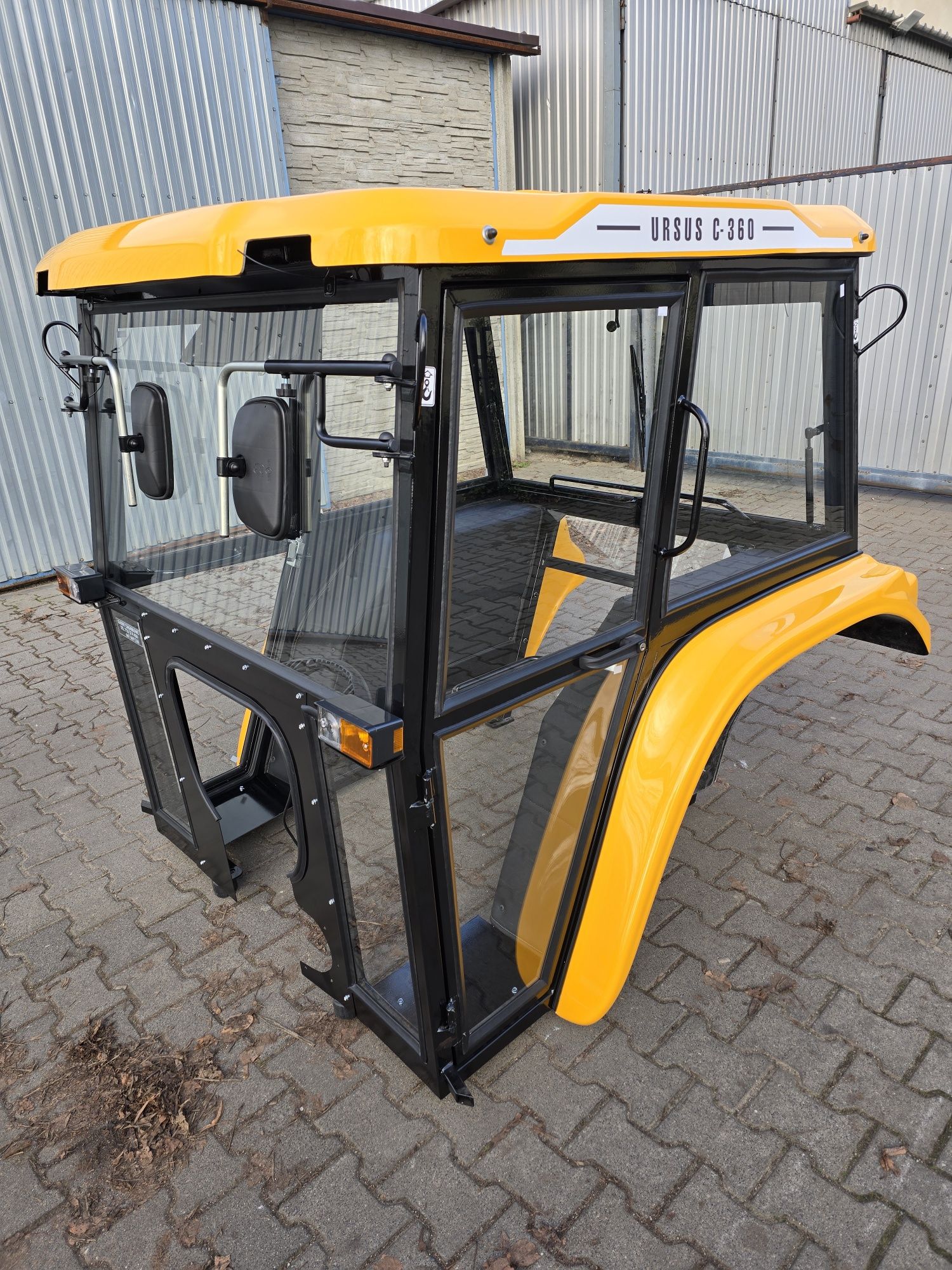 Kabiną C360 tworzywo Kabina ciągnikowa c360 Maska C360 Nowa kabina 360