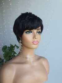 Piękna krótka peruka z włosów naturalnych Ela czarna
