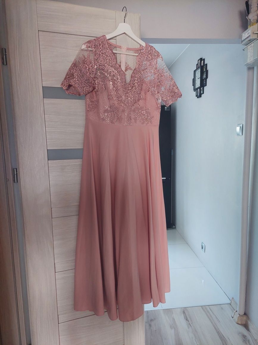 Długa różowa sukienka rozmiar 44.