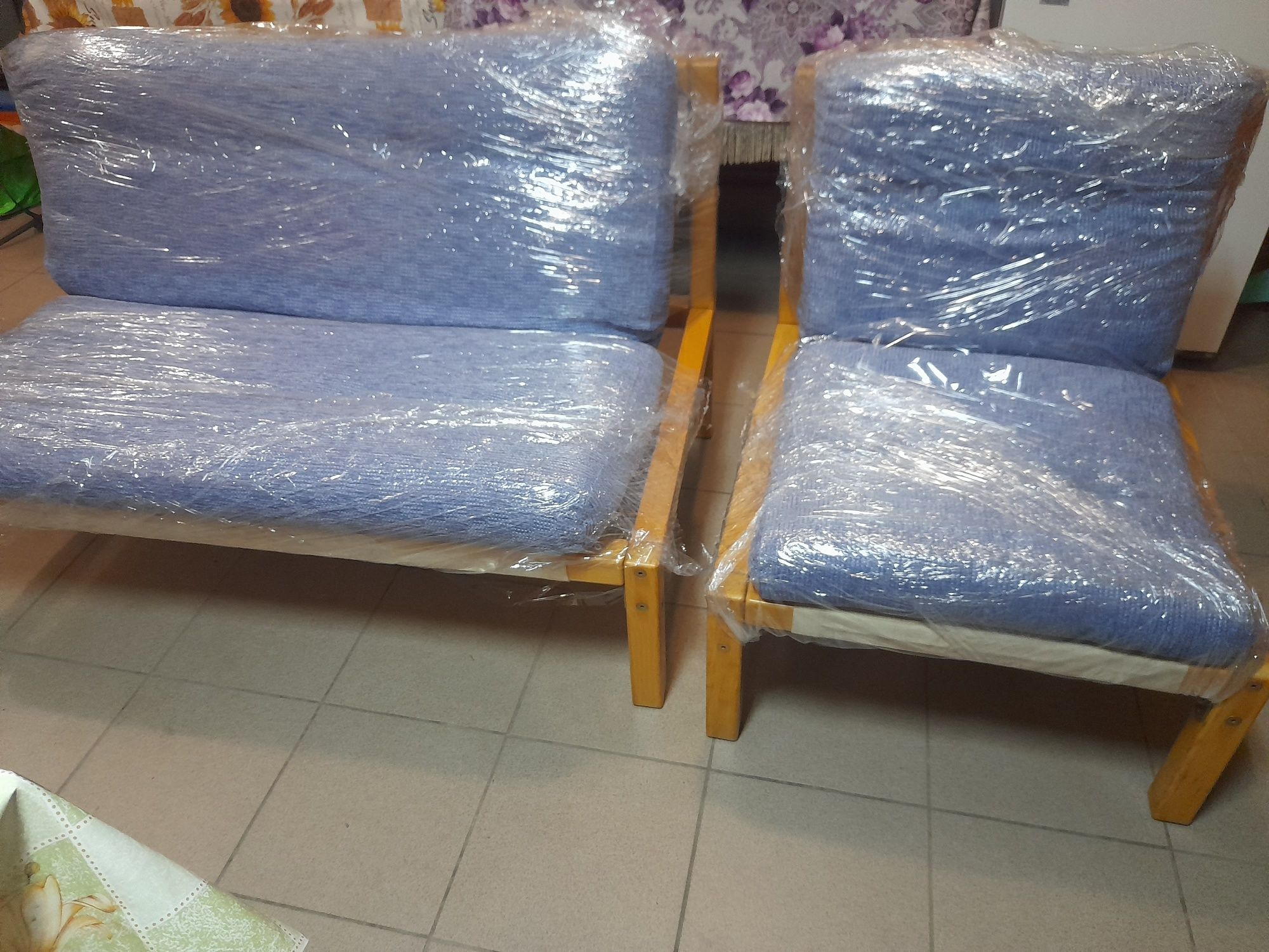 Крісла на деревяному каркасі .