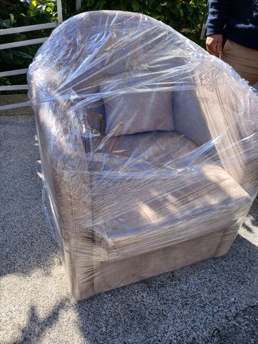 Vendo cadeirao estofado novo