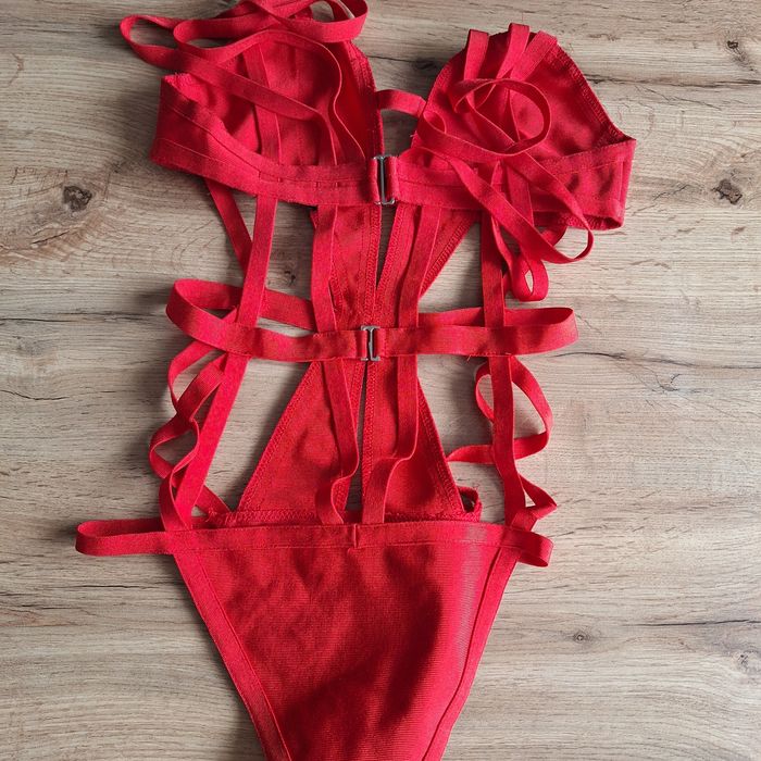 Seksowne body bandażowe Kelly Milano