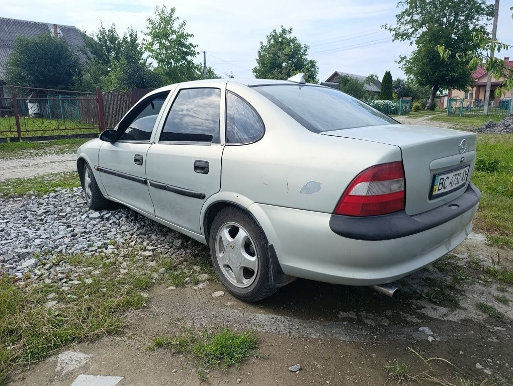 Продам вектру б гарний стан