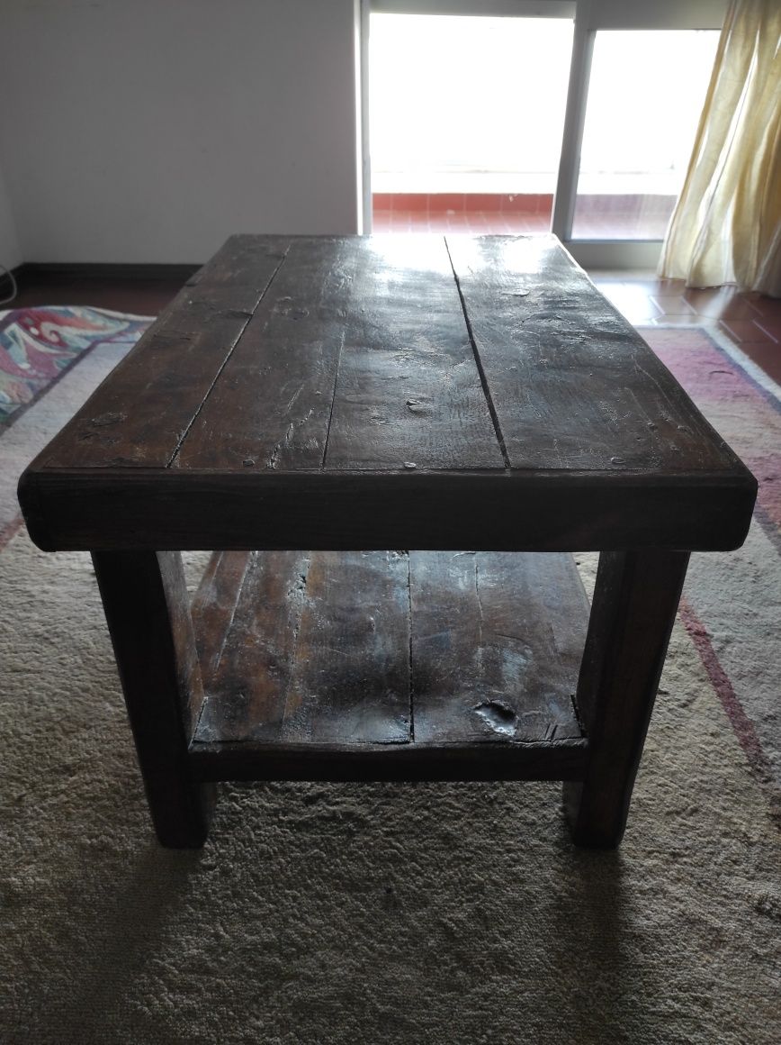 Mesa de madeira maciça