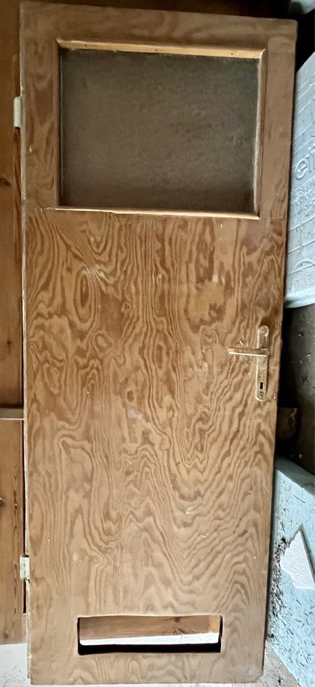 Stare drzwi drewniane 70/80, złote klamki