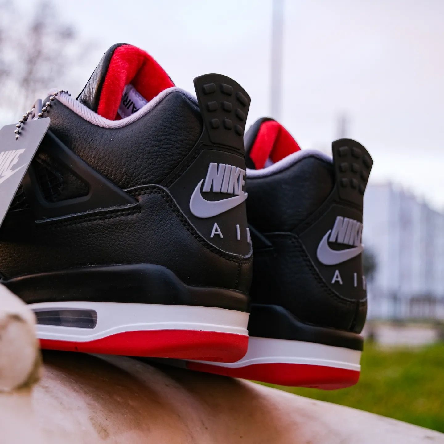 Air Jordan 4 Bred